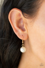 Load image into Gallery viewer, Social Hour Paparazzi Gold Pearl Necklace