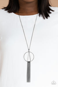 Apparatus Applique Paparazzi Black Necklace