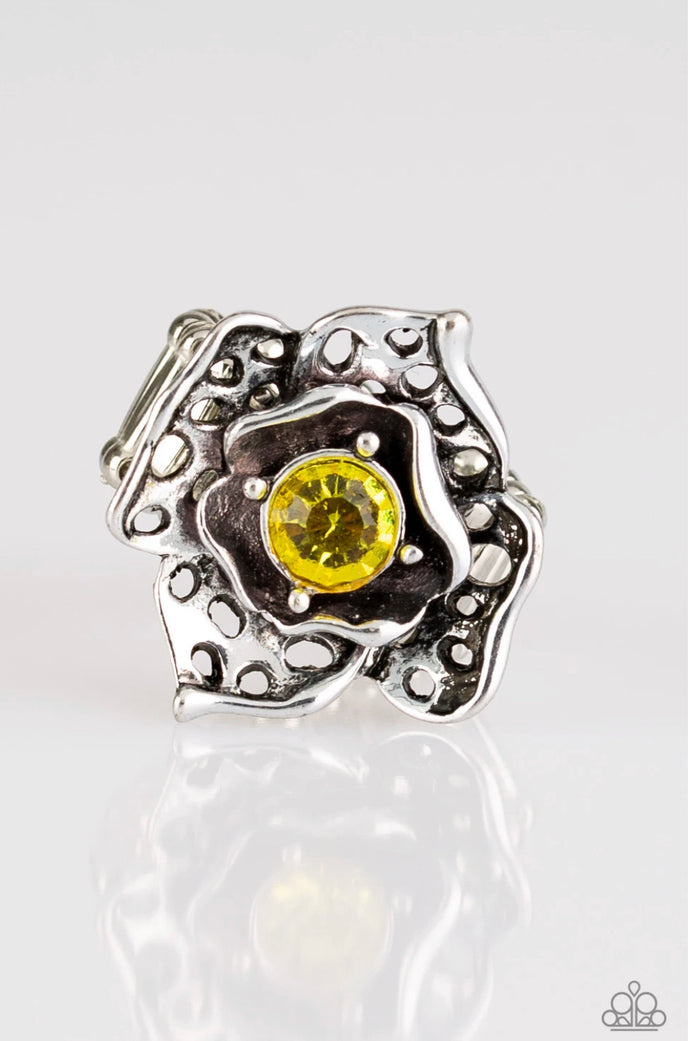 Glowing Garden Papazzai Yellow Ring