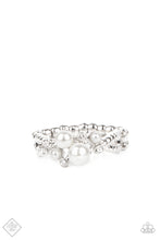 Load image into Gallery viewer, Avant-Vintage Papazzai White Pearl Ring