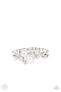 Avant-Vintage Papazzai White Pearl Ring