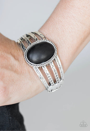 DESERT GLYPHS PAPARAZZI BLACK STONE BRACELET